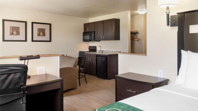 Baymont Inn & Suites Glenwood Suite