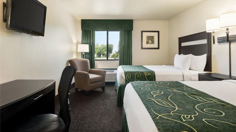 <b>Baymont Inn & Suites Glenwood Room</b>. Images powered by <a href="https://iceportal.shijigroup.com/" title="IcePortal" target="_blank">IcePortal</a>.