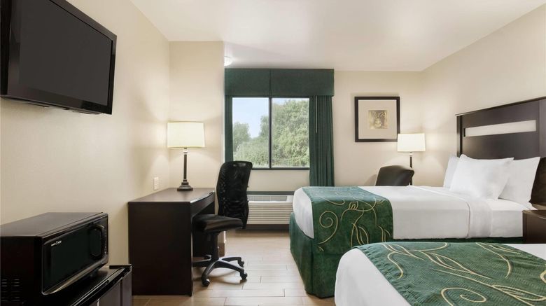 <b>Baymont Inn & Suites Glenwood Room</b>. Images powered by <a href="https://iceportal.shijigroup.com/" title="IcePortal" target="_blank">IcePortal</a>.