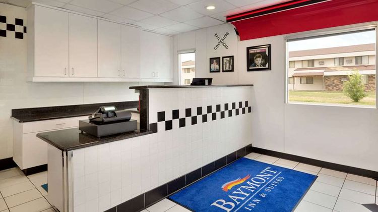 Baymont Inn & Suites Glendive Lobby