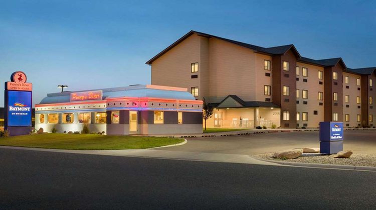 Baymont Inn & Suites Glendive Exterior
