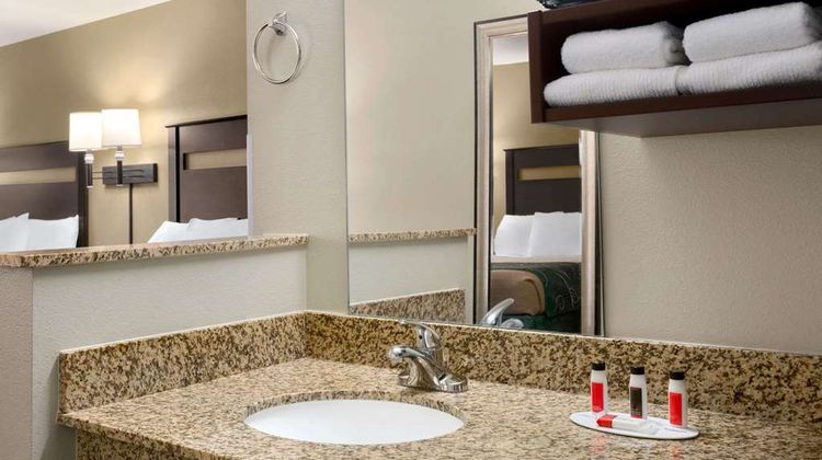Baymont Inn & Suites Glendive Room