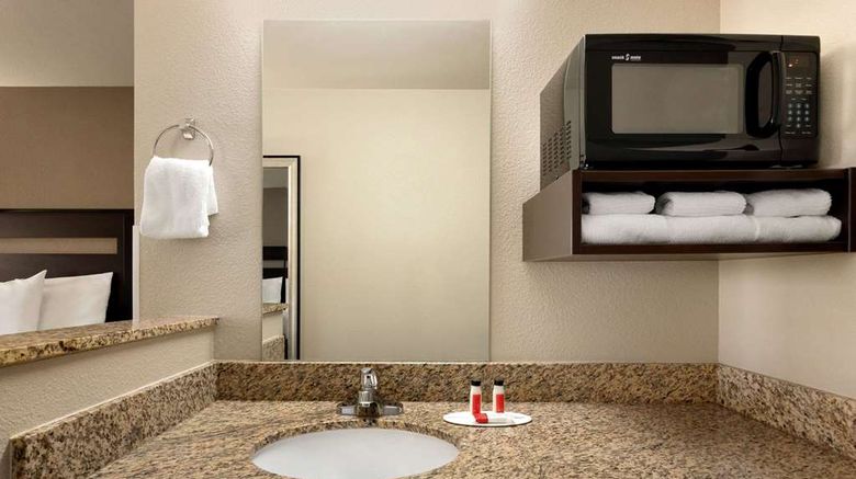 <b>Baymont by Wyndham Wellington Room</b>. Images powered by <a href="https://iceportal.shijigroup.com/" title="IcePortal" target="_blank">IcePortal</a>.