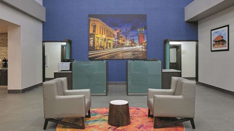 <b>La Quinta Inn & Suites Tyler South Lobby</b>. Images powered by <a href="https://iceportal.shijigroup.com/" title="IcePortal" target="_blank">IcePortal</a>.