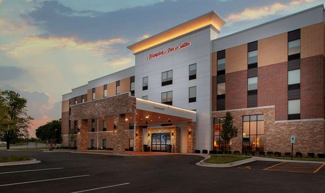 Hampton Inn & Suites Chicago-Burr Ridge Exterior