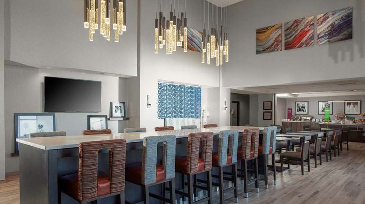 Hampton Inn & Suites Chicago-Burr Ridge Lobby