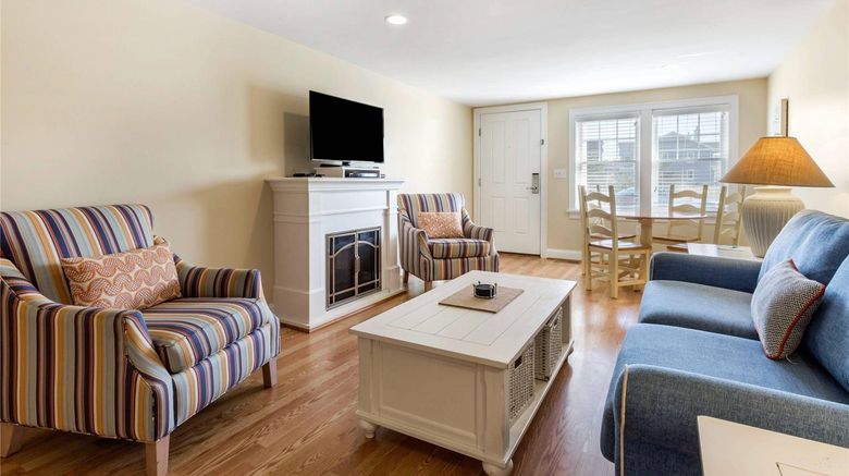 <b>The Breakers Ocean View Resort Suite</b>. Images powered by <a href="https://iceportal.shijigroup.com/" title="IcePortal" target="_blank">IcePortal</a>.