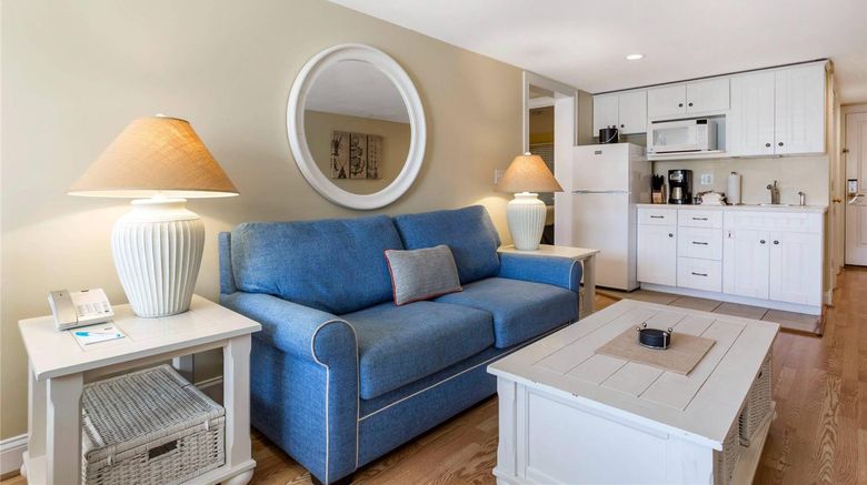 <b>The Breakers Ocean View Resort Suite</b>. Images powered by <a href="https://iceportal.shijigroup.com/" title="IcePortal" target="_blank">IcePortal</a>.