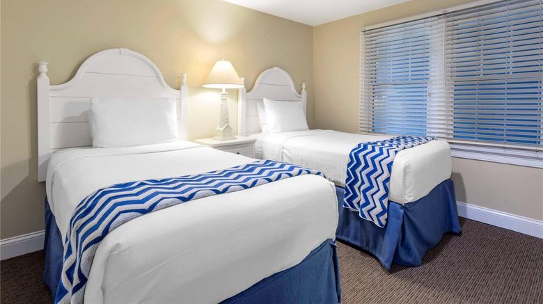 <b>The Breakers Ocean View Resort Suite</b>. Images powered by <a href="https://iceportal.shijigroup.com/" title="IcePortal" target="_blank">IcePortal</a>.