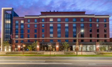 CAMBRiA Hotel College Park