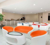 Clarion Inn & Suites Kissimmee Lobby