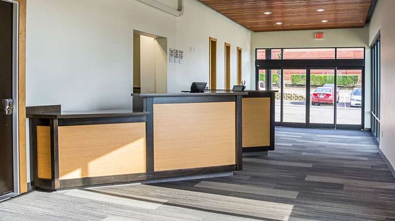 <b>Quality Inn & Suites Clackamas-Portland Lobby</b>. Images powered by <a href="https://iceportal.shijigroup.com/" title="IcePortal" target="_blank">IcePortal</a>.
