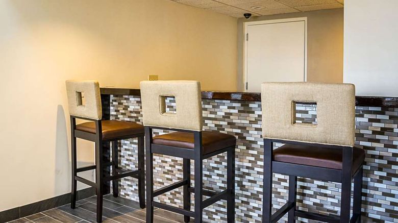 <b>Quality Inn & Suites Clackamas-Portland Restaurant</b>. Images powered by <a href="https://iceportal.shijigroup.com/" title="IcePortal" target="_blank">IcePortal</a>.