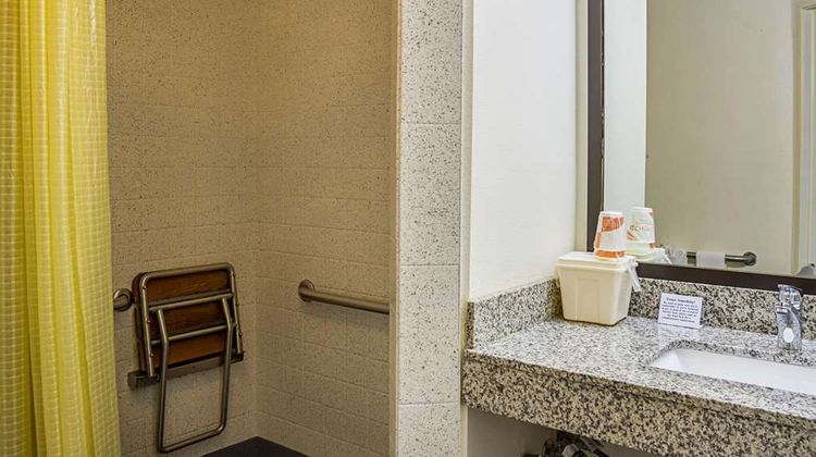 Quality Inn & Suites Clackamas-Portland Room