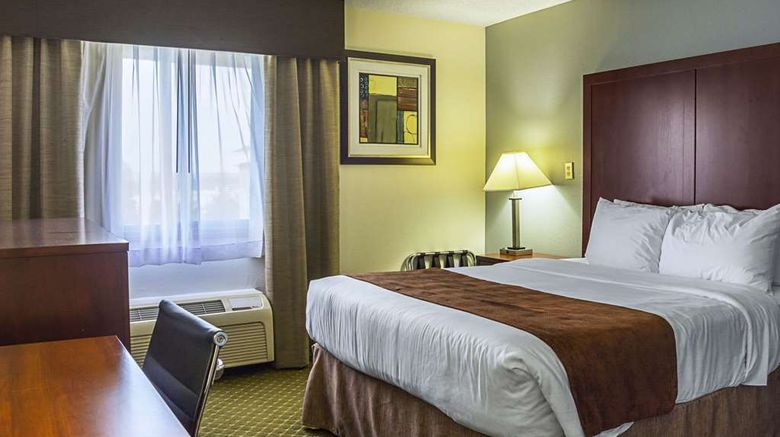 <b>Quality Inn & Suites Clackamas-Portland Room</b>. Images powered by <a href="https://iceportal.shijigroup.com/" title="IcePortal" target="_blank">IcePortal</a>.