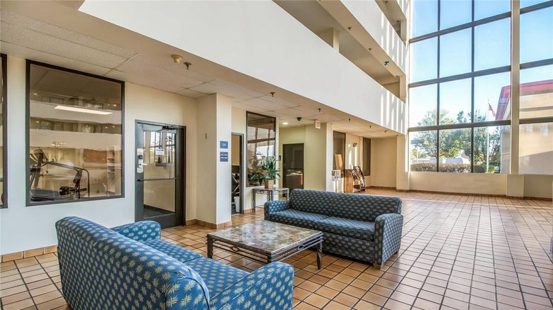 <b>Clarion Inn & Suites Lobby</b>. Images powered by <a href="https://iceportal.shijigroup.com/" title="IcePortal" target="_blank">IcePortal</a>.