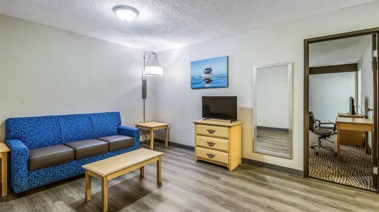 <b>Clarion Inn & Suites Suite</b>. Images powered by <a href="https://iceportal.shijigroup.com/" title="IcePortal" target="_blank">IcePortal</a>.