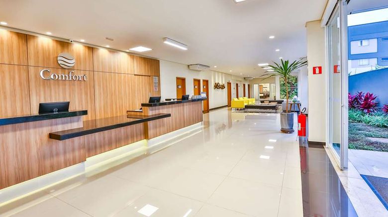<b>Comfort Hotel Mogi Guacu Lobby</b>. Images powered by <a href="https://iceportal.shijigroup.com/" title="IcePortal" target="_blank">IcePortal</a>.
