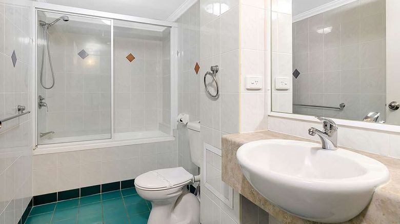 <b>Comfort Hotel Pacific Cleveland Room</b>. Images powered by <a href="https://iceportal.shijigroup.com/" title="IcePortal" target="_blank">IcePortal</a>.