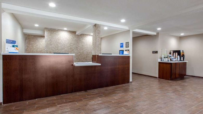 <b>Comfort Inn & Suites Lakeside Lobby</b>. Images powered by <a href="https://iceportal.shijigroup.com/" title="IcePortal" target="_blank">IcePortal</a>.