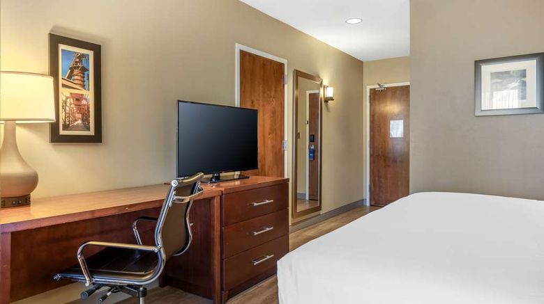 <b>Comfort Inn & Suites Birmingham Suite</b>. Images powered by <a href="https://iceportal.shijigroup.com/" title="IcePortal" target="_blank">IcePortal</a>.