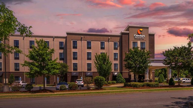 <b>Comfort Inn & Suites Birmingham Exterior</b>. Images powered by <a href="https://iceportal.shijigroup.com/" title="IcePortal" target="_blank">IcePortal</a>.