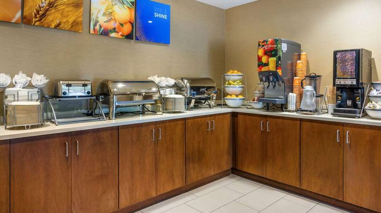 <b>Comfort Inn & Suites Birmingham Restaurant</b>. Images powered by <a href="https://iceportal.shijigroup.com/" title="IcePortal" target="_blank">IcePortal</a>.