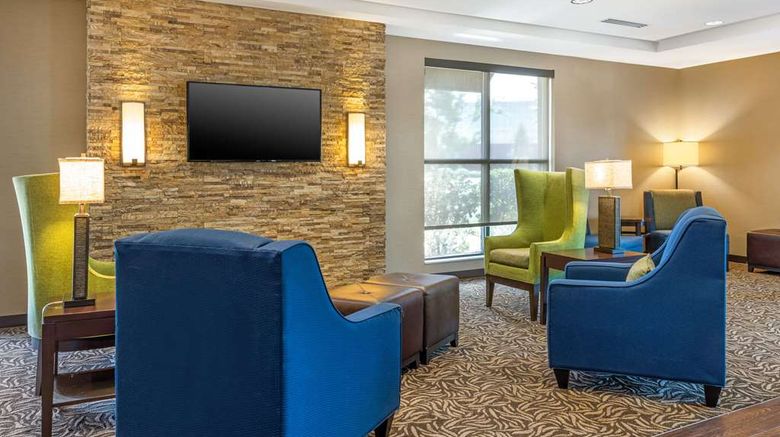 <b>Comfort Inn & Suites Birmingham Lobby</b>. Images powered by <a href="https://iceportal.shijigroup.com/" title="IcePortal" target="_blank">IcePortal</a>.
