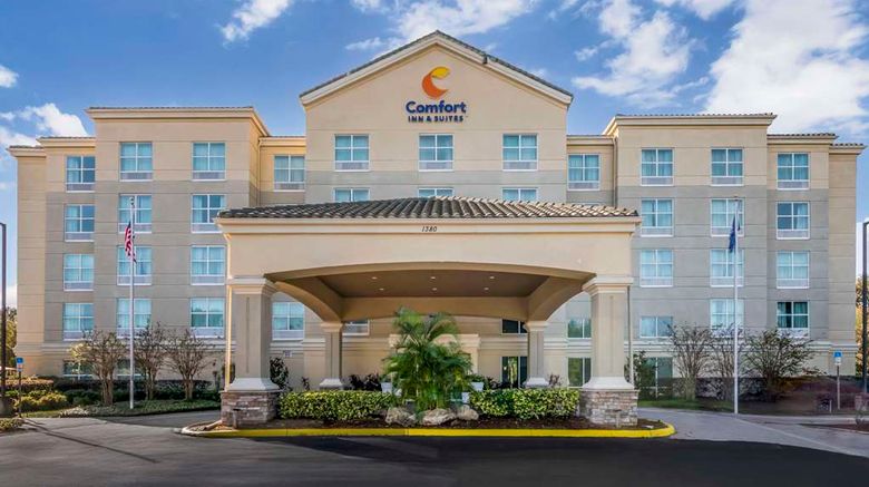 <b>Comfort Inn & Suites Tavares Exterior</b>. Images powered by <a href="https://iceportal.shijigroup.com/" title="IcePortal" target="_blank">IcePortal</a>.