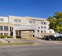 Comfort Inn & Suites, Wichita Exterior