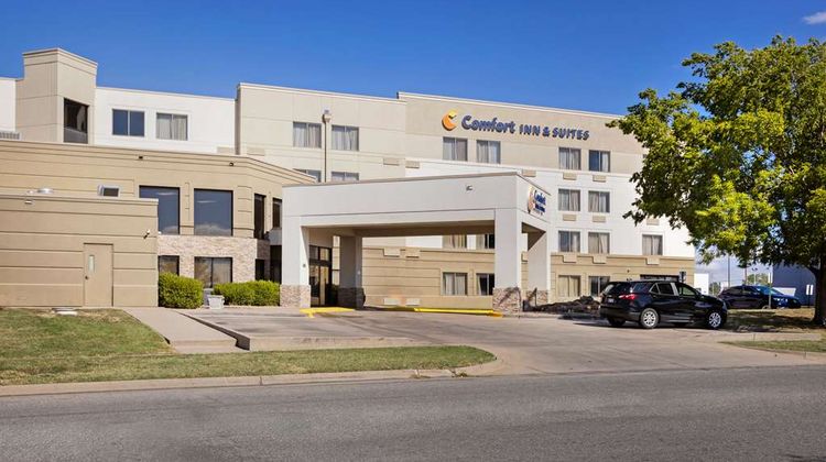 Comfort Inn & Suites, Wichita Exterior