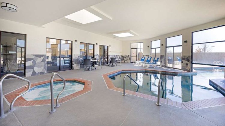 Comfort Inn & Suites, Wichita Pool