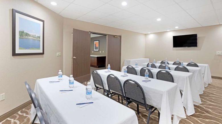 <b>Comfort Inn & Suites, Wichita Meeting</b>. Images powered by <a href="https://iceportal.shijigroup.com/" title="IcePortal" target="_blank">IcePortal</a>.