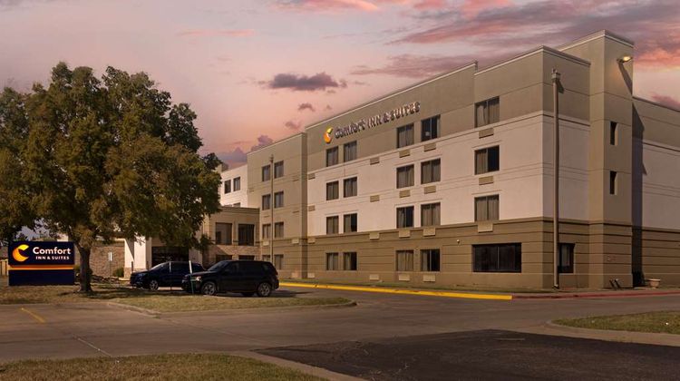 Comfort Inn & Suites, Wichita Exterior