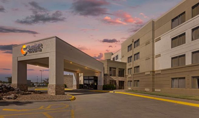 Comfort Inn & Suites, Wichita Exterior