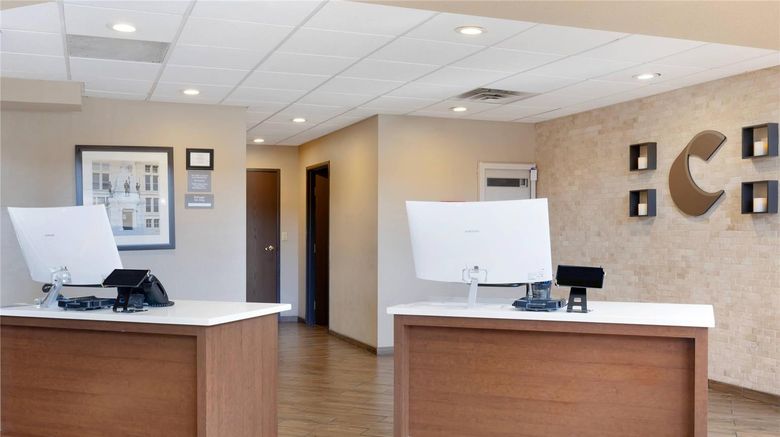 <b>Comfort Inn & Suites, Wichita Lobby</b>. Images powered by <a href="https://iceportal.shijigroup.com/" title="IcePortal" target="_blank">IcePortal</a>.