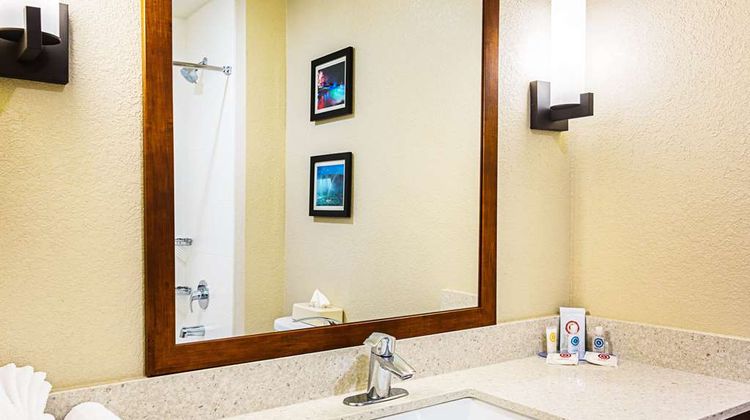 Comfort Inn & Suites Niagara Falls Room