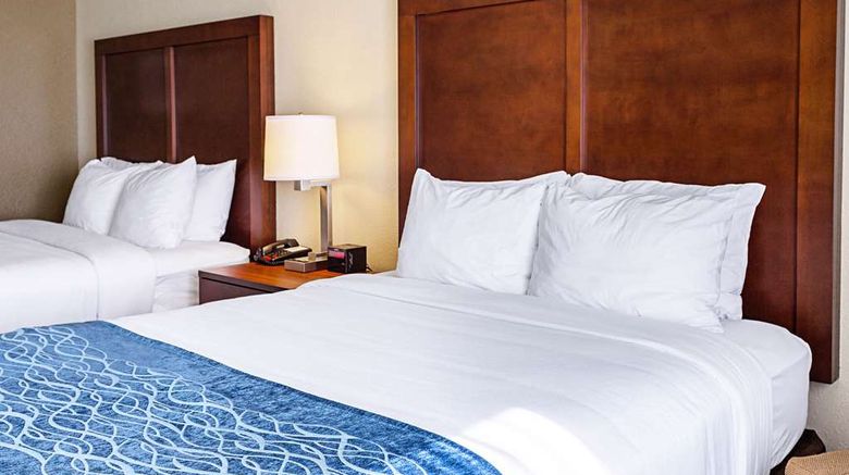 <b>Comfort Inn & Suites Niagara Falls Room</b>. Images powered by <a href="https://iceportal.shijigroup.com/" title="IcePortal" target="_blank">IcePortal</a>.
