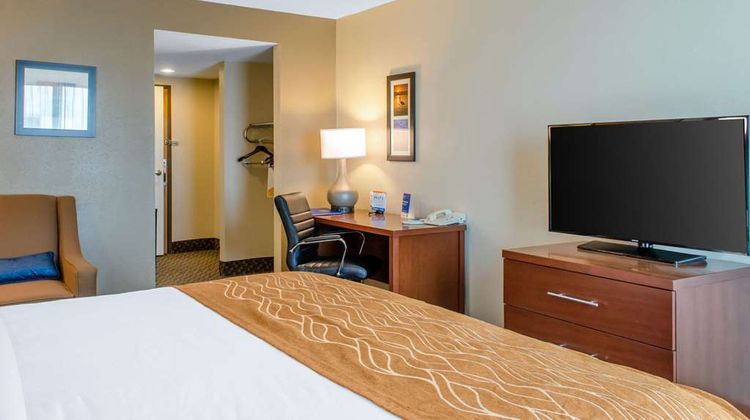 Comfort Inn and Suites Biloxi-DIberville Room