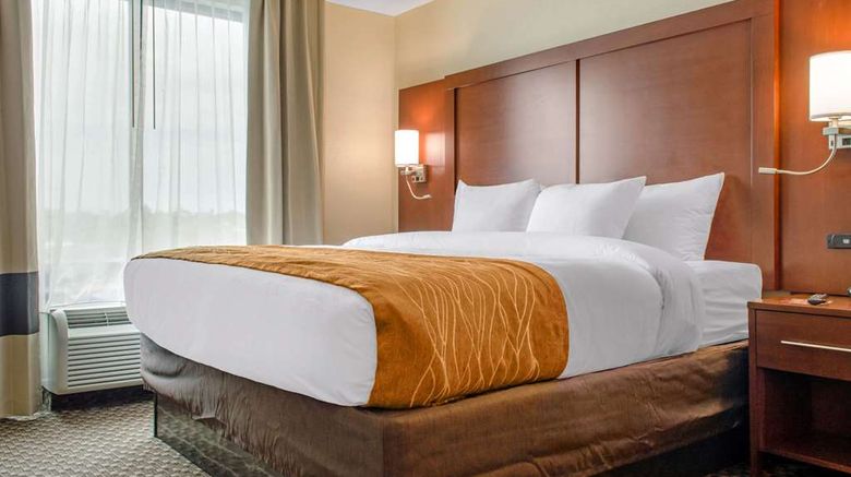 <b>Comfort Inn and Suites Biloxi-DIberville Suite</b>. Images powered by <a href="https://iceportal.shijigroup.com/" title="IcePortal" target="_blank">IcePortal</a>.