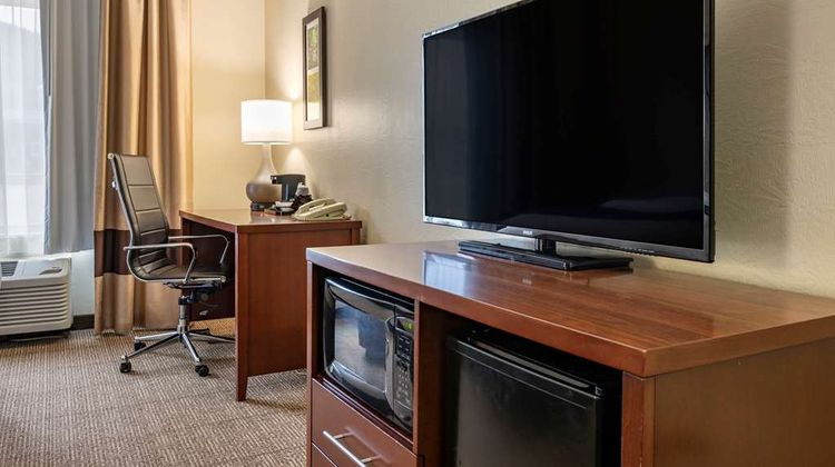 Comfort Inn & Suites Northern Kentucky Room
