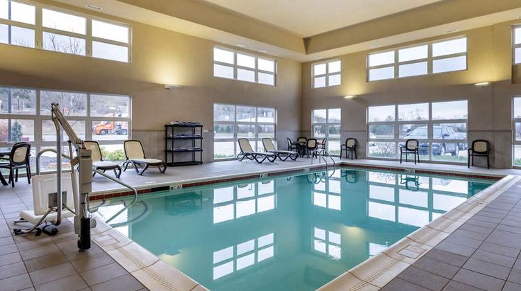 Comfort Inn & Suites Northern Kentucky Pool