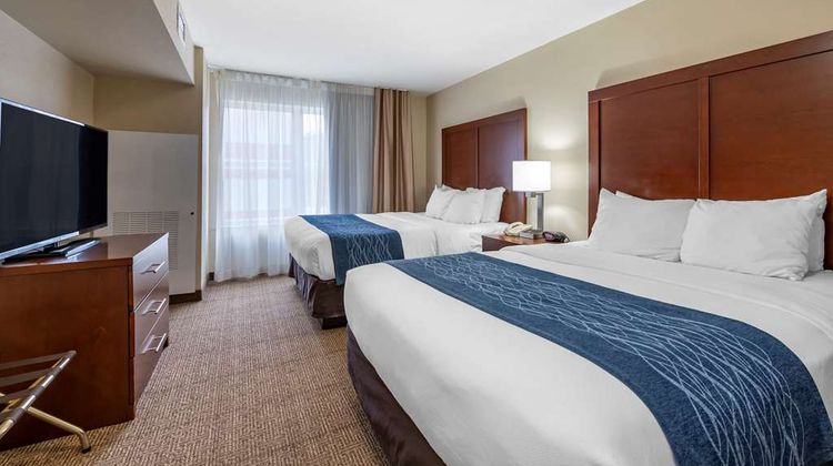 Comfort Inn & Suites Northern Kentucky Suite