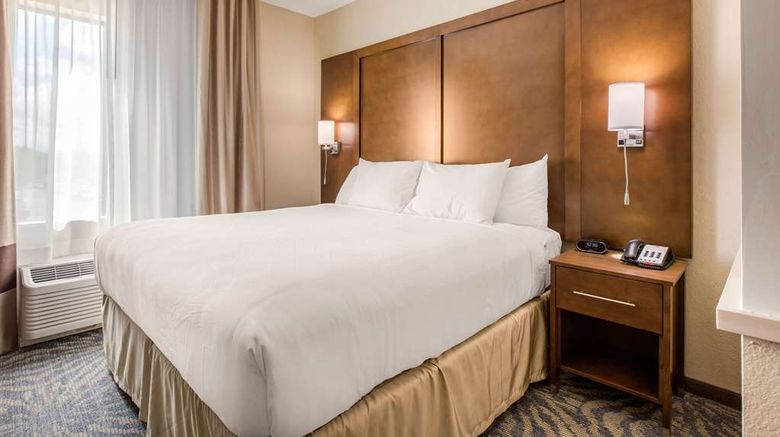 <b>Comfort Suites Austin Room</b>. Images powered by <a href="https://iceportal.shijigroup.com/" title="IcePortal" target="_blank">IcePortal</a>.