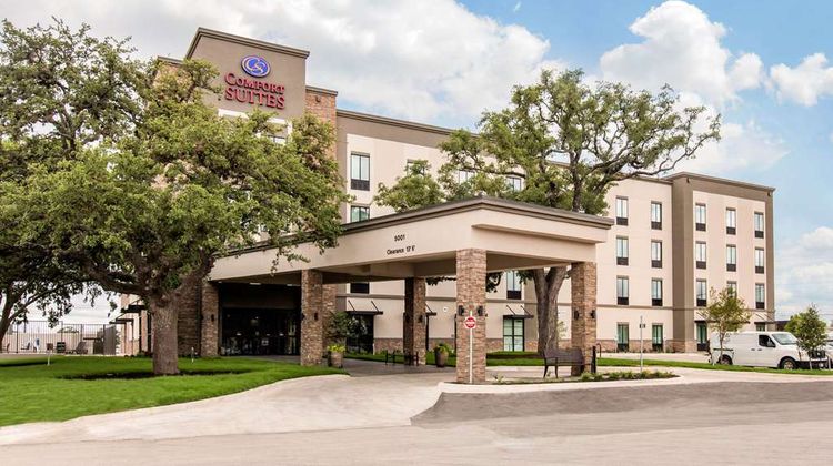 Comfort Suites Austin Exterior