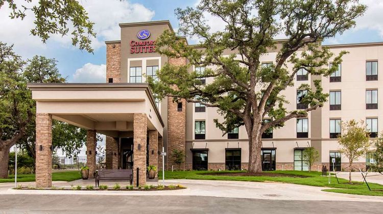 Comfort Suites Austin Exterior