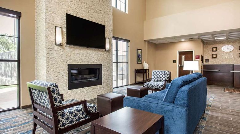 <b>Comfort Suites Austin Lobby</b>. Images powered by <a href="https://iceportal.shijigroup.com/" title="IcePortal" target="_blank">IcePortal</a>.