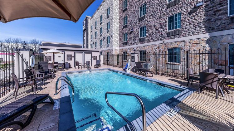 Comfort Suites Arlington North Pool