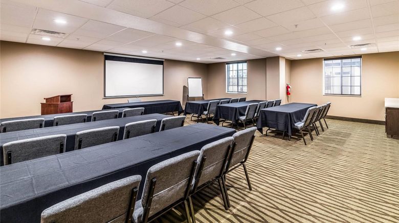 <b>Comfort Suites Arlington North Meeting</b>. Images powered by <a href="https://iceportal.shijigroup.com/" title="IcePortal" target="_blank">IcePortal</a>.