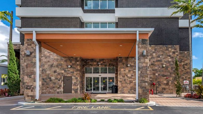 <b>Comfort Suites Ft. Airport & Cruise Port Exterior</b>. Images powered by <a href="https://iceportal.shijigroup.com/" title="IcePortal" target="_blank">IcePortal</a>.